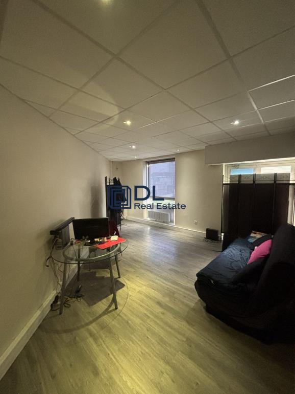 Entrepôt à vendre à Essarts-le-Roi - 953 m²