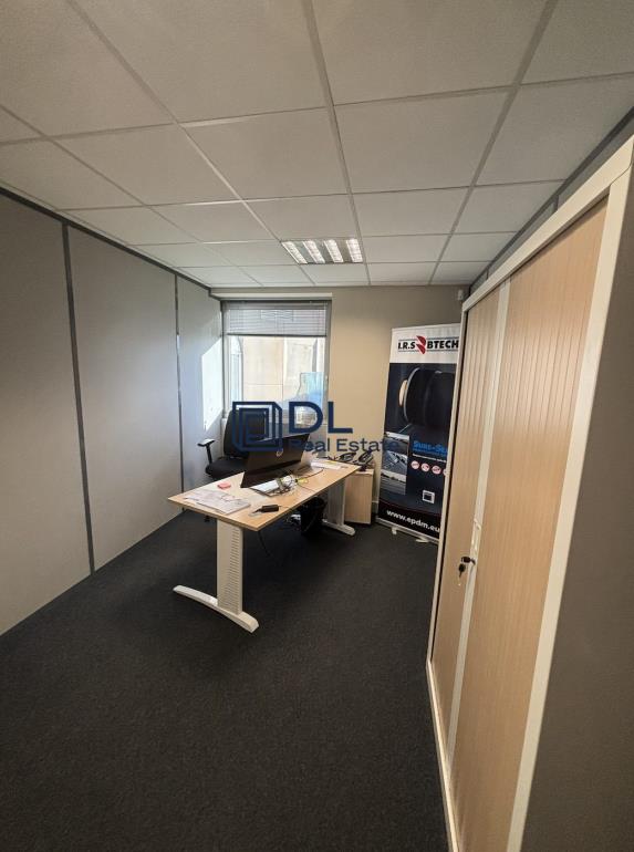 Entrepôt à vendre à Essarts-le-Roi - 953 m²