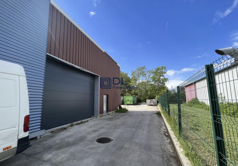 Entrepôt à vendre à Le Perray-en-Yvelines - 300 m²
