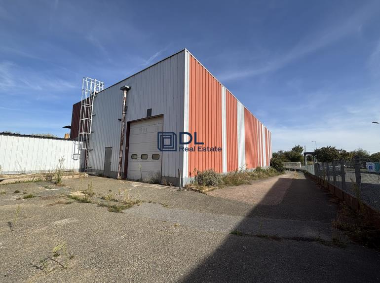 Entrepôt à louer à Coignières - 551 m²