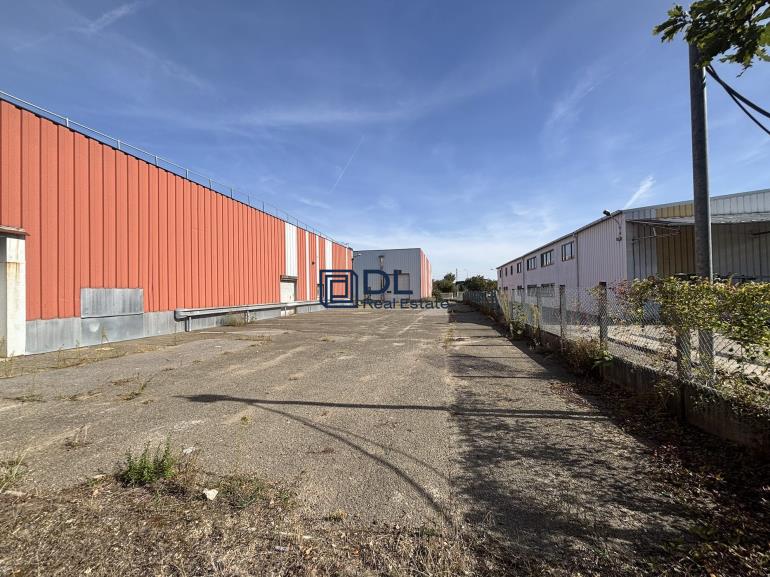 Entrepôt à louer à Coignières - 551 m²