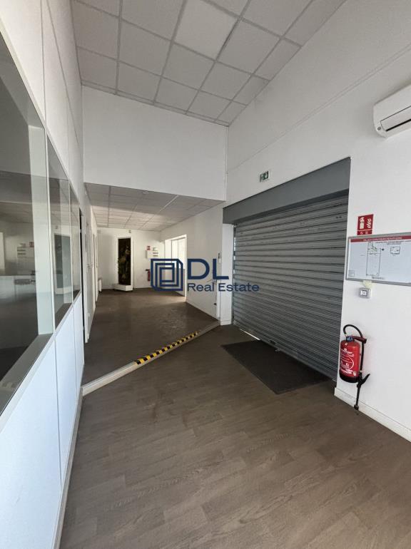 Entrepôt à louer à Coignières - 551 m²