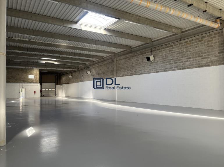 Entrepôt à louer à Coignières - 882 m²