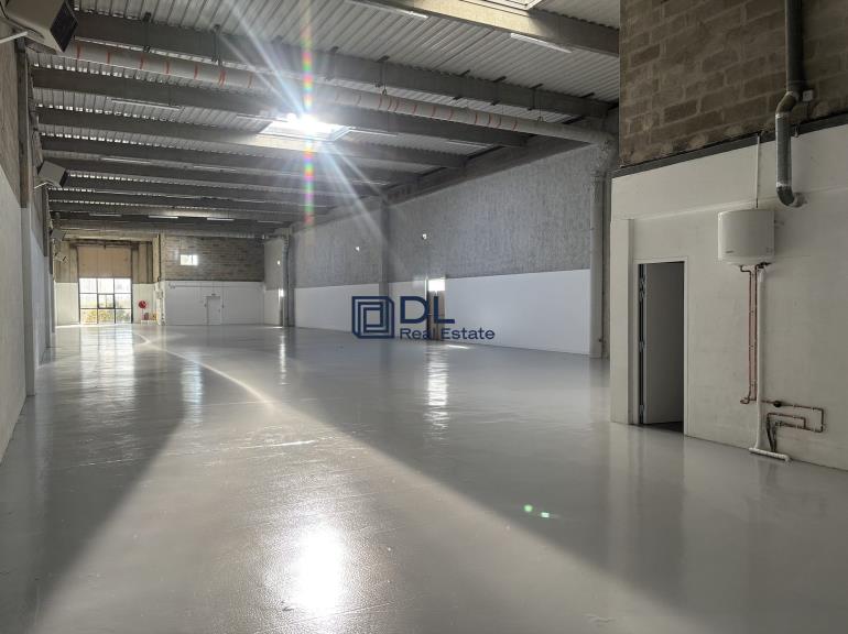 Entrepôt à louer à Coignières - 882 m²