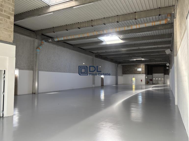 Entrepôt à louer à Coignières - 882 m²