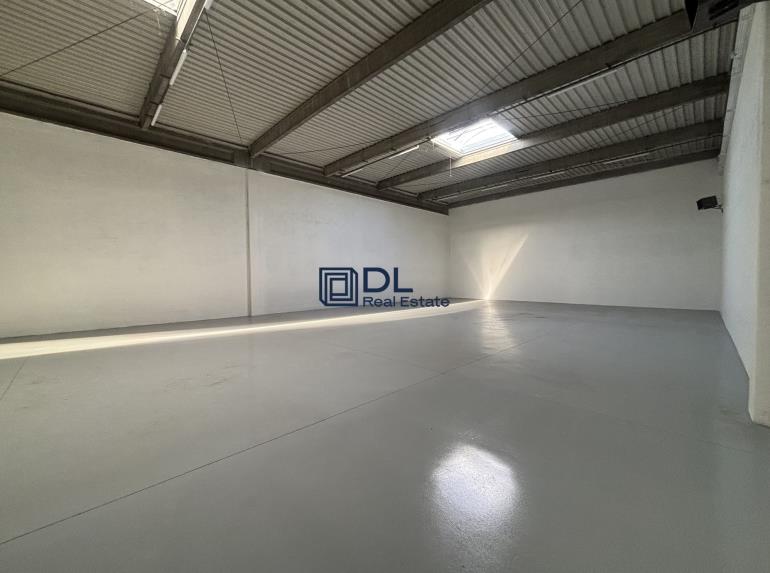 Entrepôt à louer à Coignières - 882 m²