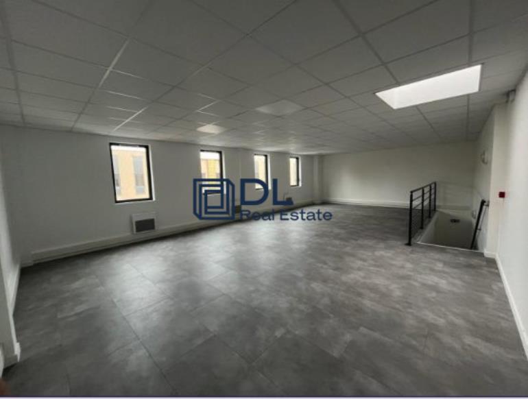 Entrepôt à louer à Mureaux - 3 266 m²