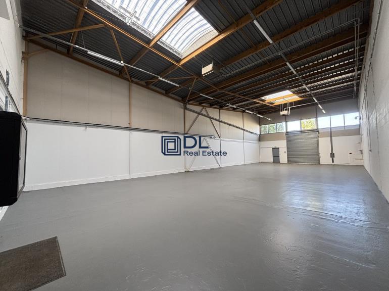 Entrepôt à louer à Coignières - 443 m²