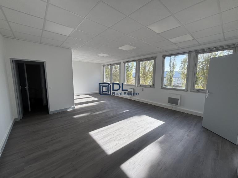 Entrepôt à louer à Coignières - 443 m²