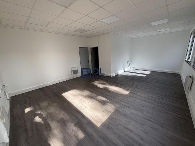 Entrepôt à louer à Coignières - 443 m²