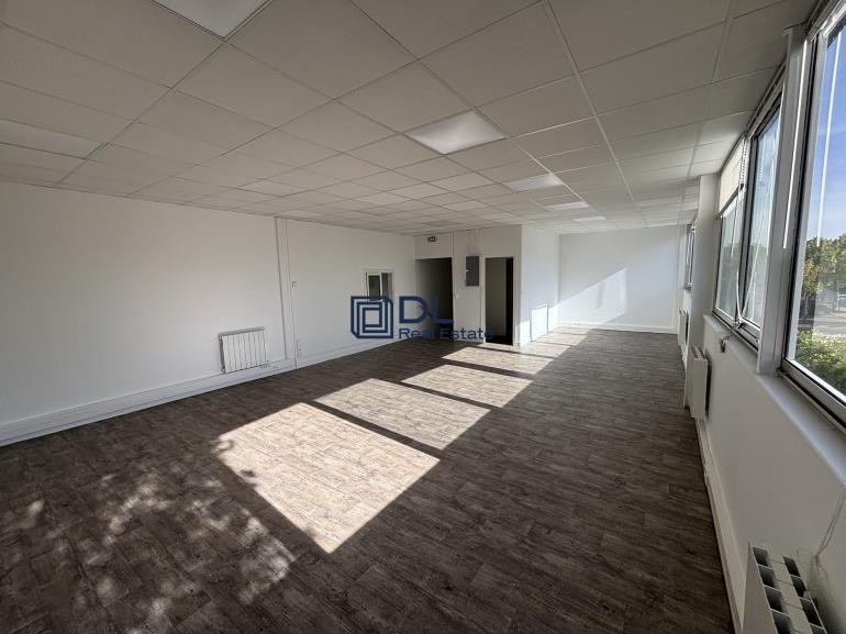 Entrepôt à louer à Coignières - 443 m²