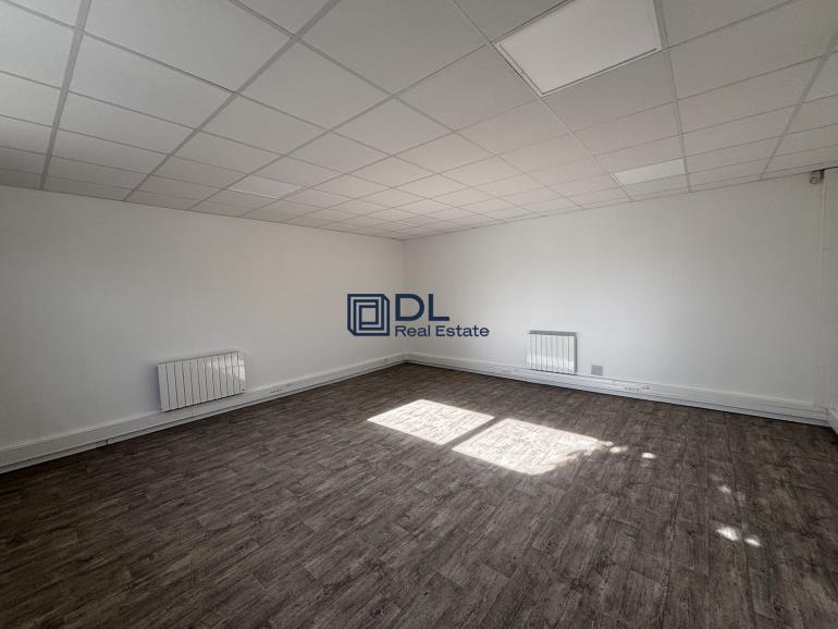 Entrepôt à louer à Coignières - 443 m²