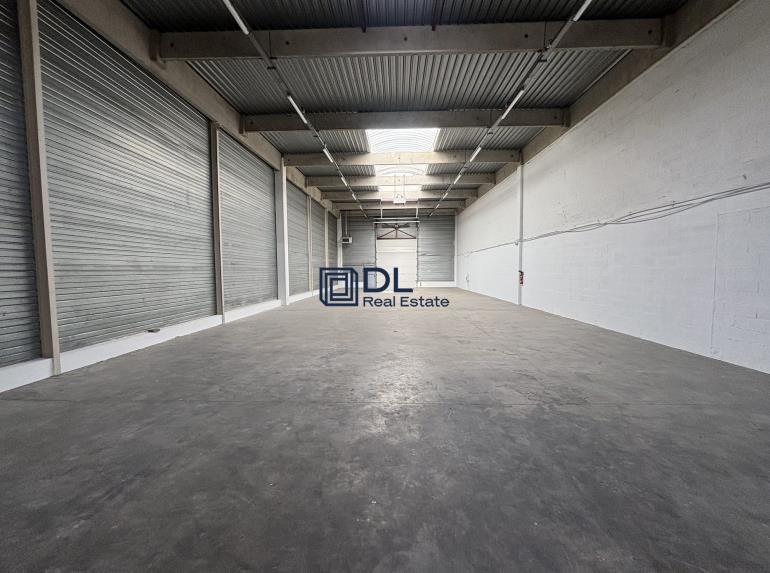 Entrepôt à louer à Coignières - 443 m²
