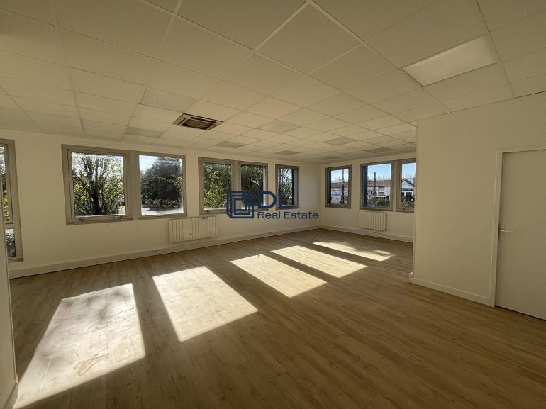 Entrepôt à louer à Coignières - 443 m²
