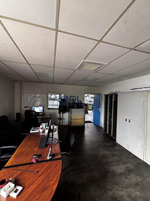 Entrepôt à vendre à Ecquevilly - 2 542 m²