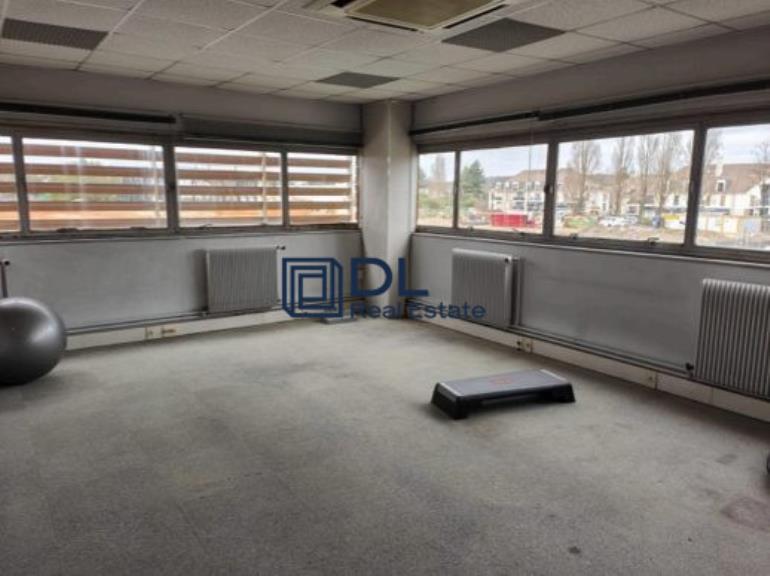 Entrepôt à louer à Plaisir - 668 m²