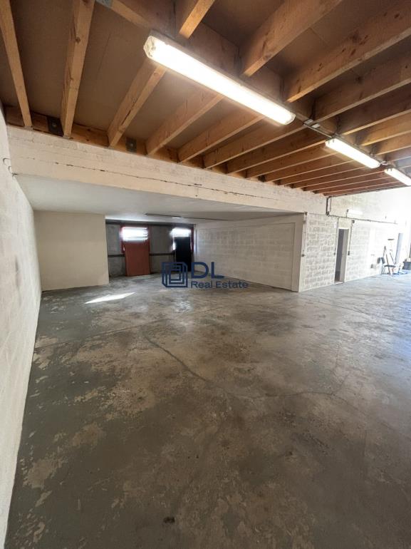 Entrepôt à vendre à Roissy-en-Brie - 270 m²
