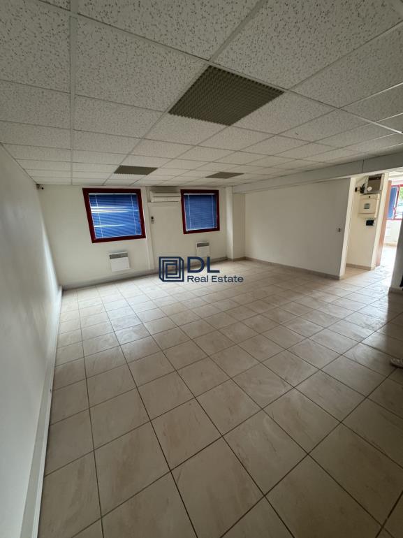 Entrepôt à vendre à Roissy-en-Brie - 270 m²