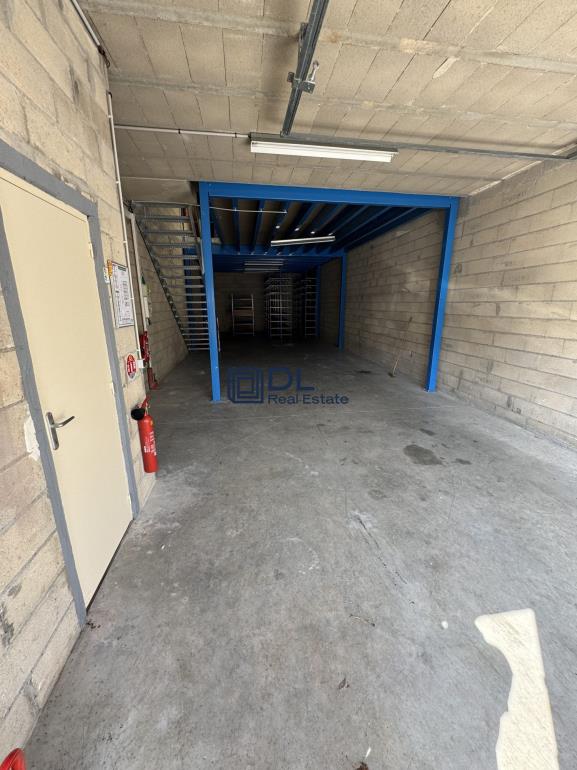 Entrepôt à louer à Valenton - 200 m²