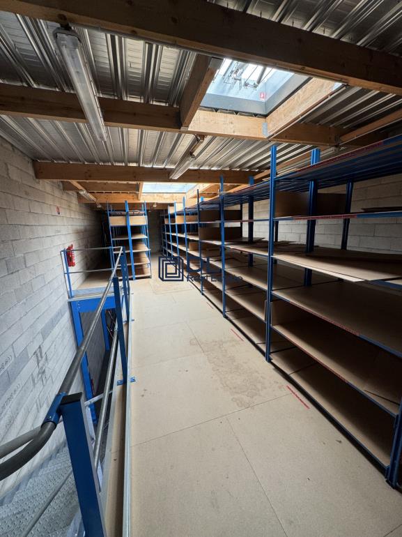 Entrepôt à louer à Valenton - 200 m²