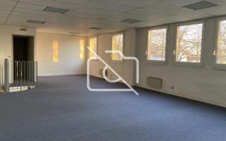 Entrepôt à louer à Lognes - 385 m²