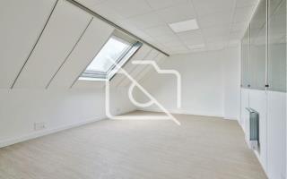 Entrepôt à louer à Évry - 210 m²