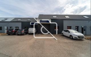 Entrepôt à louer à Évry - 210 m²