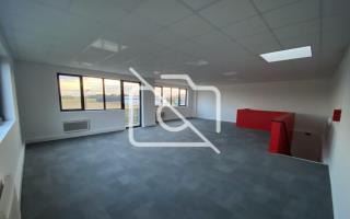 Entrepôt à louer à Saint-Pierre-du-Perray - 704 m²