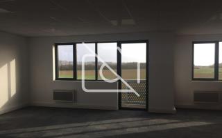 Entrepôt à louer à Saint-Pierre-du-Perray - 704 m²