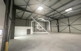 Entrepôt à louer à Savigny-le-Temple - 218 m²