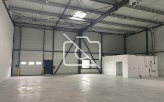 Entrepôt à louer à Savigny-le-Temple - 218 m²