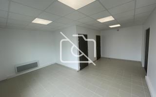 Entrepôt à louer à Savigny-le-Temple - 218 m²