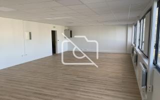 Entrepôt à louer à Fresnes - 2 076 m²