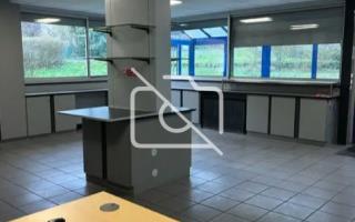 Entrepôt à louer à Le Pin - 834 m²