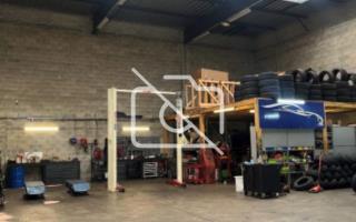 Entrepôt à louer à Élancourt - 382 m²