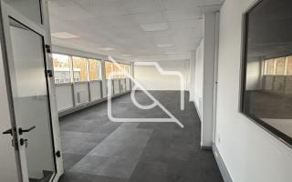 Entrepôt à louer à Élancourt - 382 m²