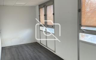 Entrepôt à louer à Buc - 620 m²