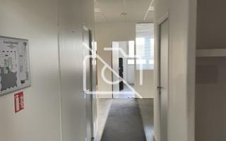 Entrepôt à louer à Buc - 620 m²