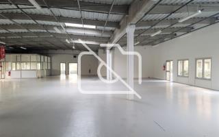 Entrepôt à louer à Trappes - 838 m²