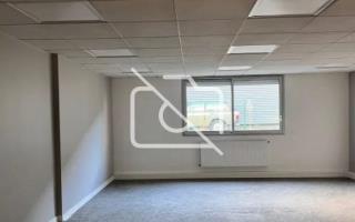 Entrepôt à louer à Morangis - 2 380 m²