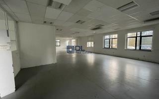 Entrepôt à vendre à Montigny-le-Bretonneux - 810 m²