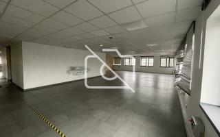 Entrepôt à louer à Montigny-le-Bretonneux - 810 m²