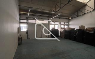Entrepôt à louer à Mesnil-Saint-Denis - 210 m²