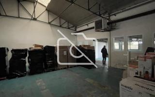Entrepôt à louer à Mesnil-Saint-Denis - 210 m²