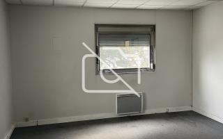 Entrepôt à vendre à Clayes-sous-Bois - 2 975 m²