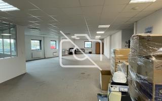 Entrepôt à louer à Montigny-le-Bretonneux - 2 361 m²