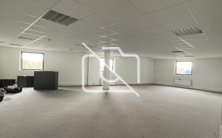 Entrepôt à louer à Montigny-le-Bretonneux - 2 361 m²