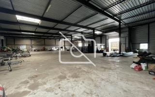 Entrepôt à louer à Montigny-le-Bretonneux - 2 361 m²