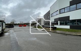 Entrepôt à louer à Montigny-le-Bretonneux - 2 361 m²