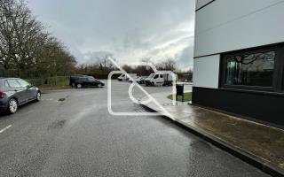 Entrepôt à louer à Montigny-le-Bretonneux - 2 361 m²